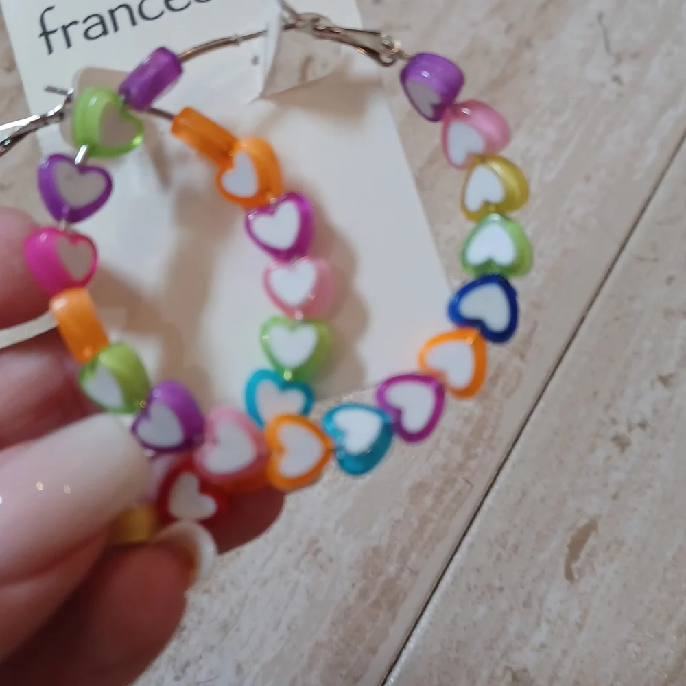 NWT Francesca's Heart Hoop Earrings - Picture 3 of 5
